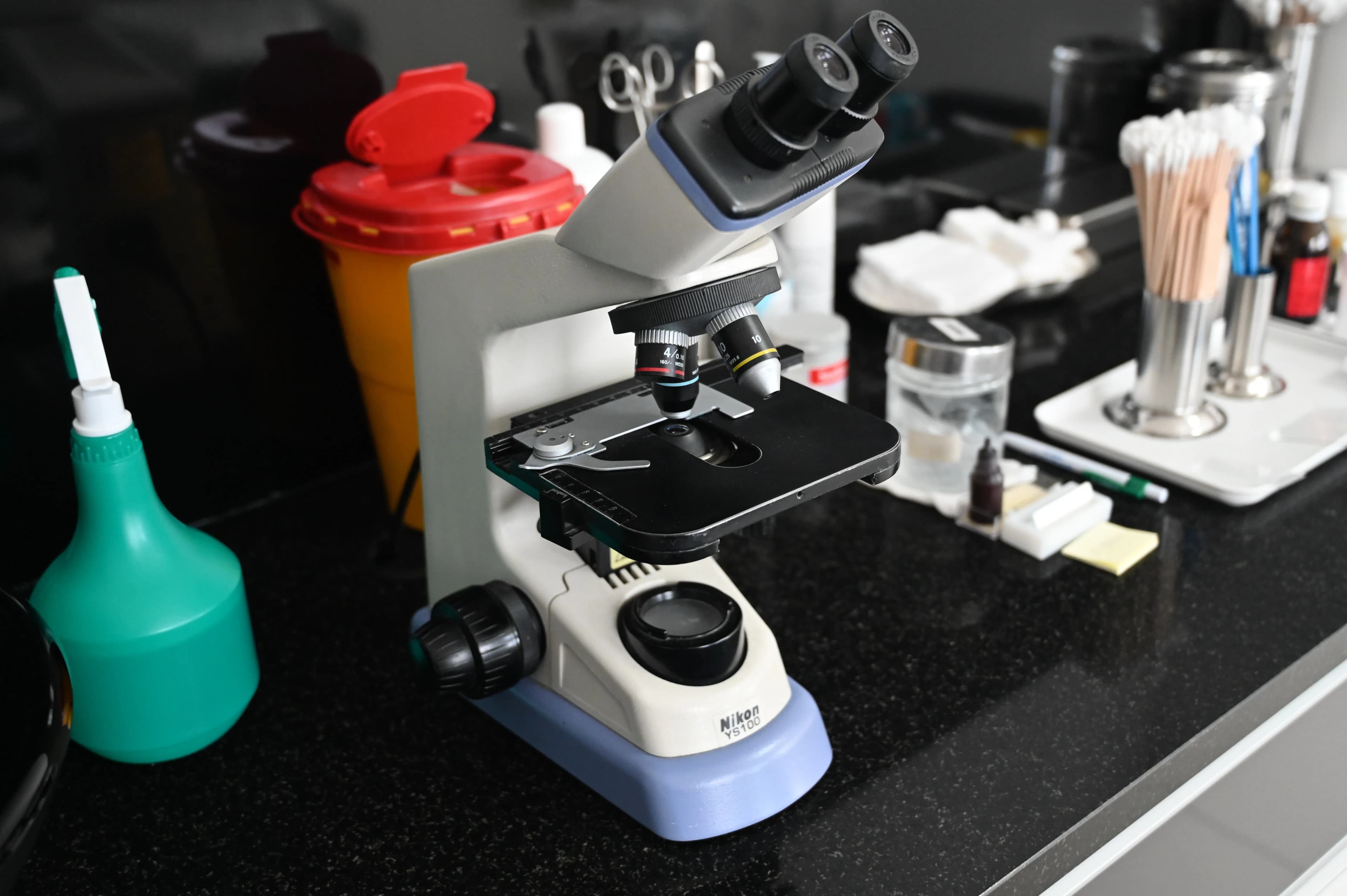 Mikroskop u Poliklniinici Harni