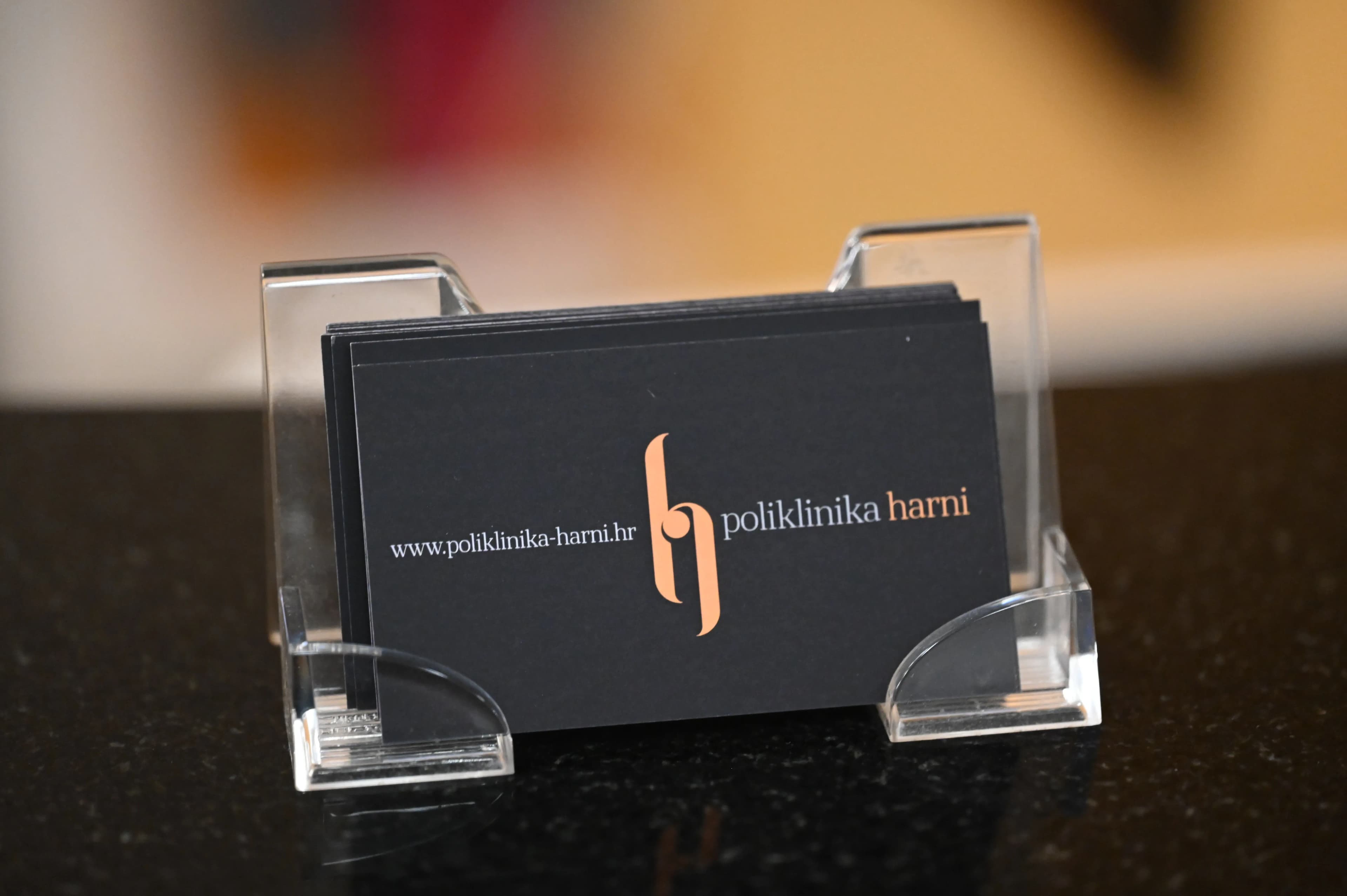 Posjetnica Poliklinike Harni